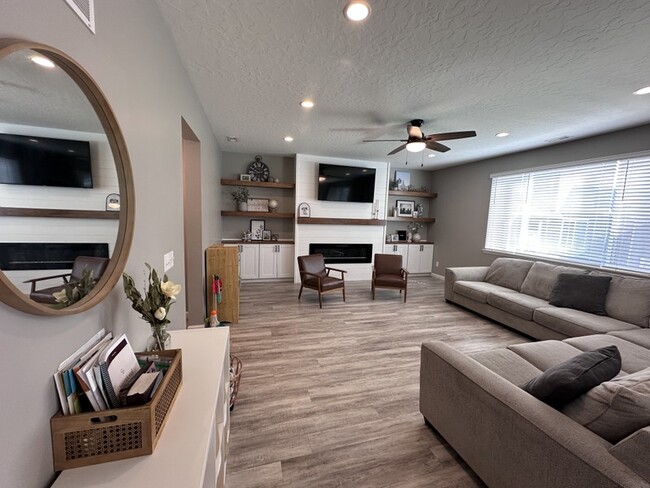 Photo - 1533 W 250 N