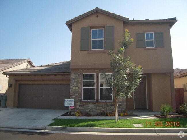 Building Photo - Beautiful & Spacious home in The Desirable...