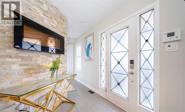 Photo - 3 LeBlanc Cres