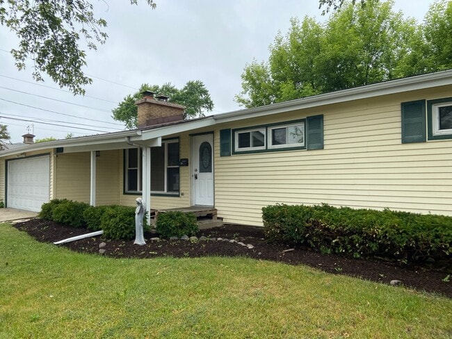Building Photo - This property is available on a rent-to-own basis.