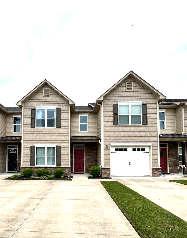 Beautiful Townhome with a Spacious Layout! - Beautiful Townhome with a Spacious Layout!