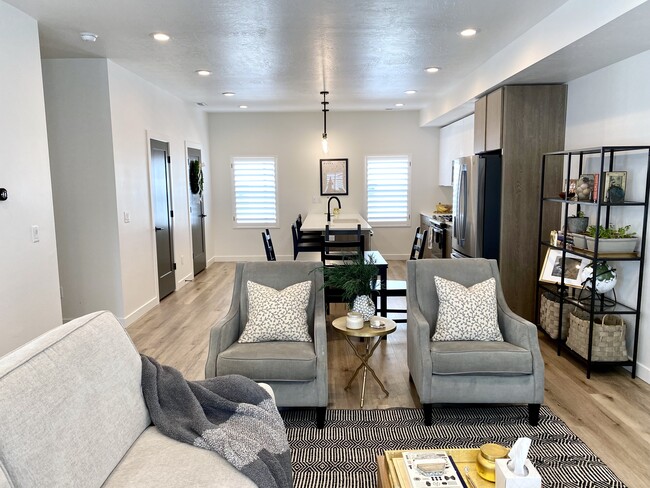 Photo - 620 N Orchard Dr