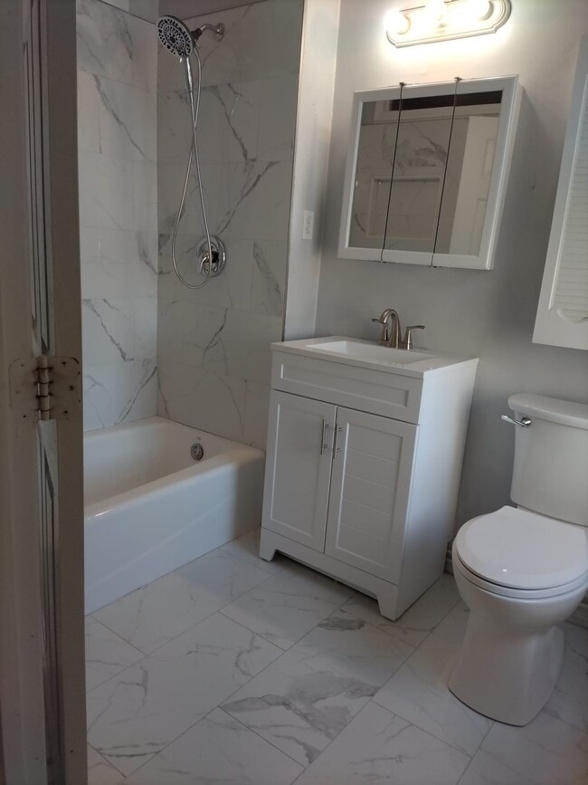 Photo - 1034 S Charles St Unidad 1034