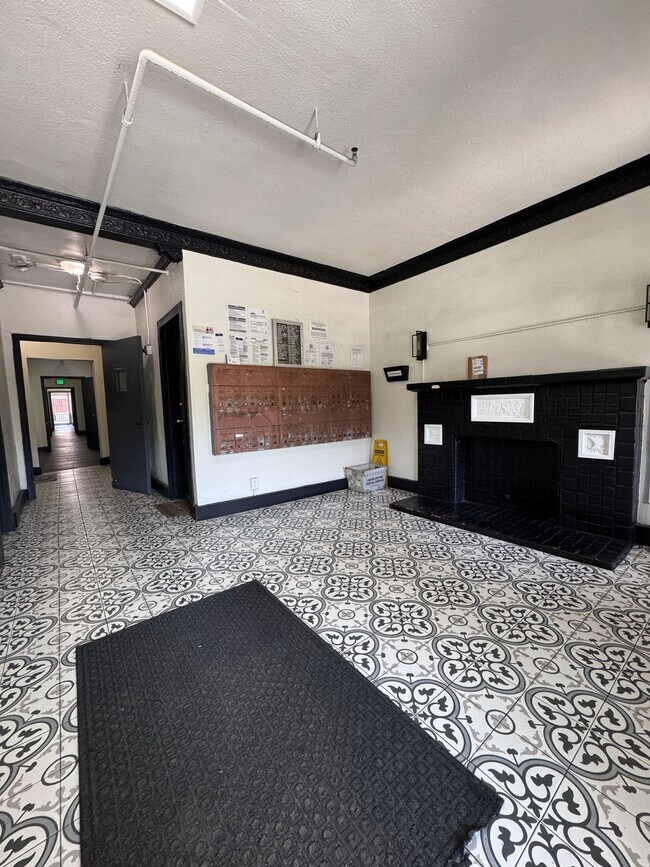 447 S Rampart Blvd