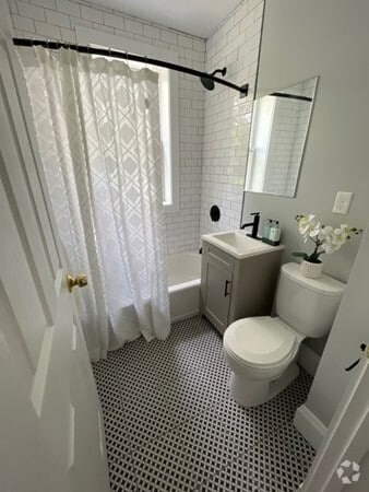 Building Photo - 230 Lafayette St Unit 2 Rental