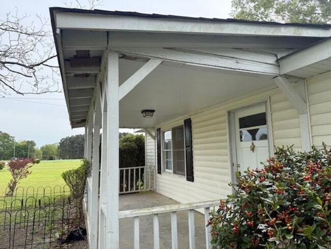 Photo - 2205 Stewart St