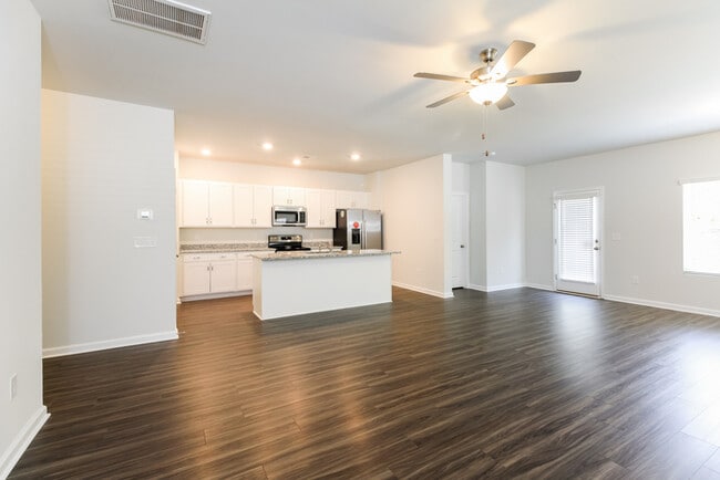 Photo - 215 Dorian Lp