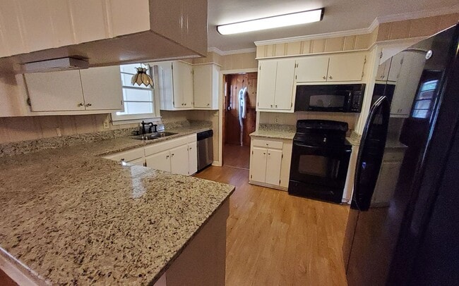 Photo - Close to Shopping