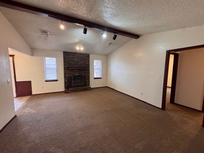 Photo - 3 bed, 2 bath ,fenced back yard in Moore Schools, ready for move in!