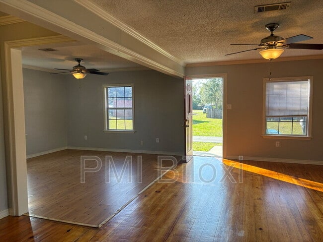 Photo - 1916 Hudson St