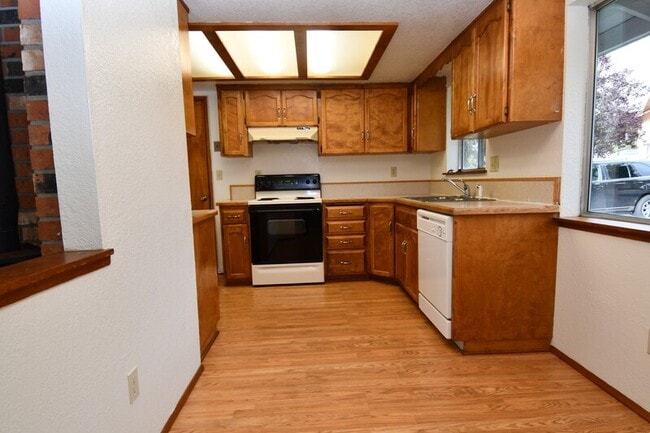 Photo - 805 NE Ash Ct