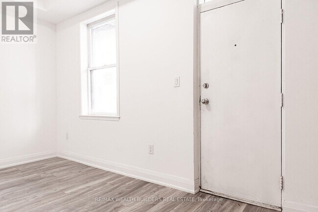 Photo - 209 Jarvis St Unit 6