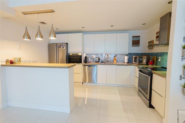 Photo - 19390 Collins Ave Unit 320