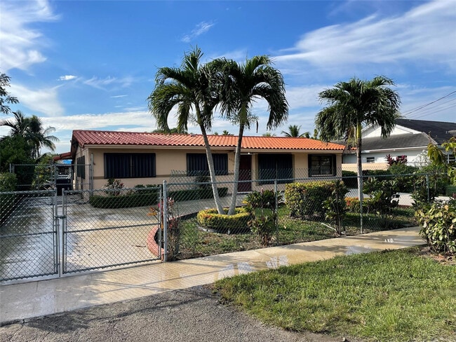 Building Photo - 4900 SW 103rd Pl