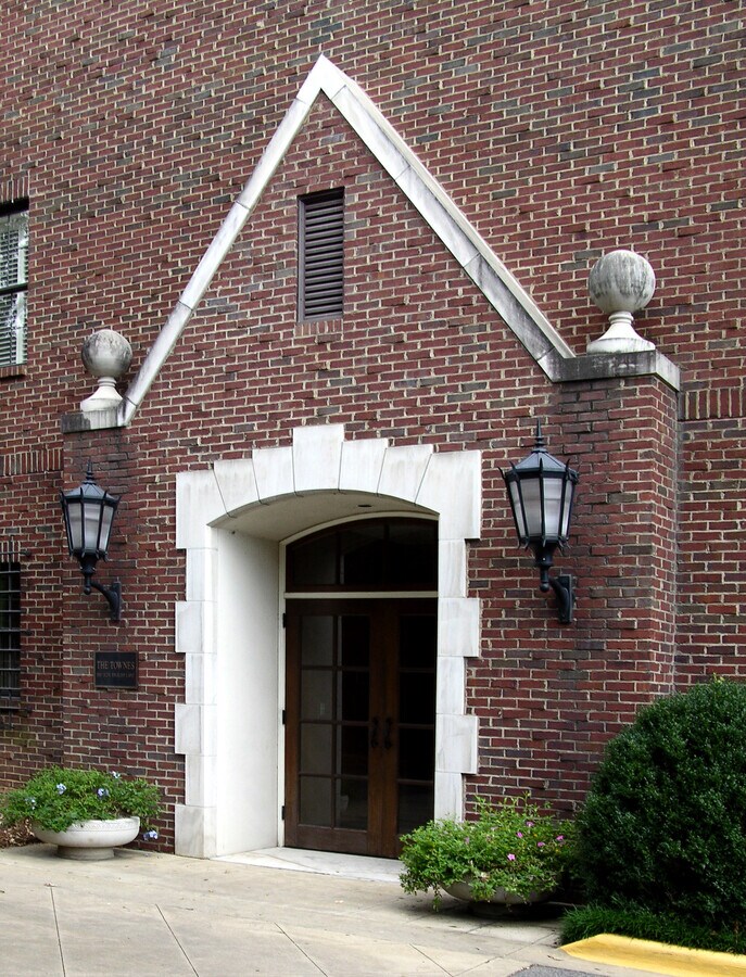 Main entrance - The Townes of English Village