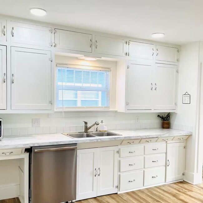 Photo - Beautiful Historic Home on Front Street in Lynden