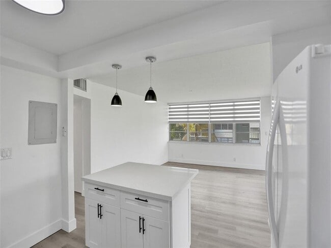 Photo - 2771 Taft St Unidad 409