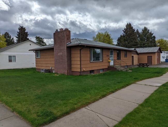 Beautiful Four Bedroom Two Bathroom House ... - Beautiful Four Bedroom Two Bathroom House ...