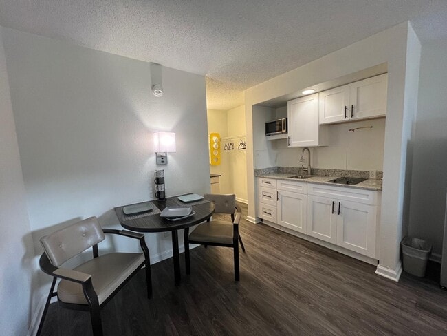Building Photo - The Parc @ 75 Rental