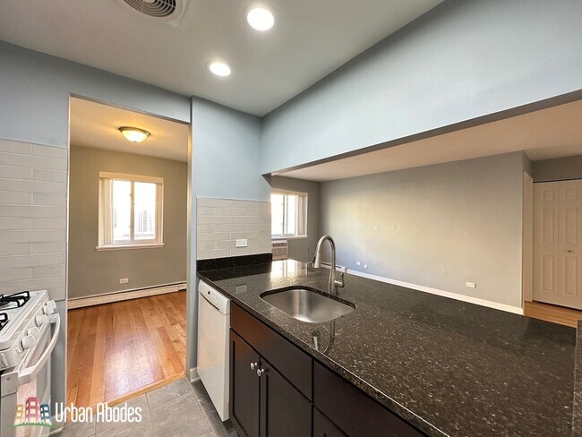 Photo - 656 W Grace St Unit M02B