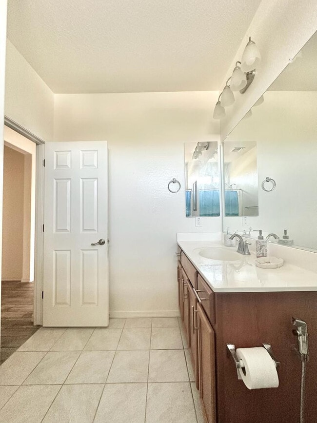 Photo - 16492 W Caldwell St