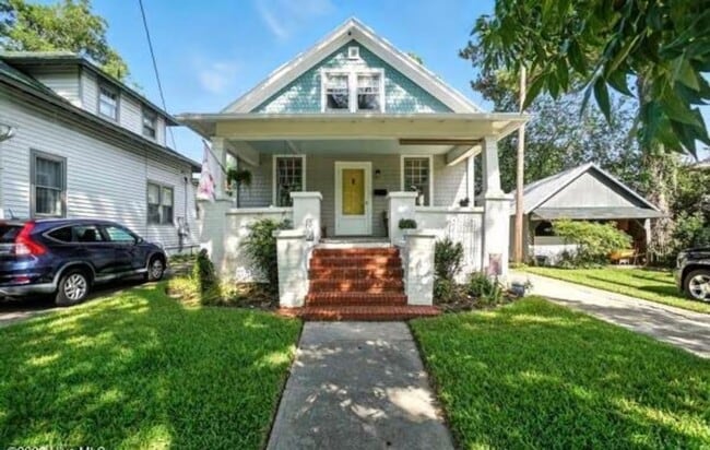Building Photo - 307 S Oakum St Rental