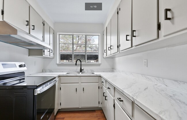 Photo - 236 E 60th St