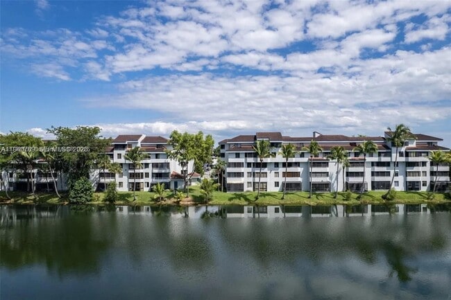 Building Photo - 8335 SW 152nd Ave Unit B-309