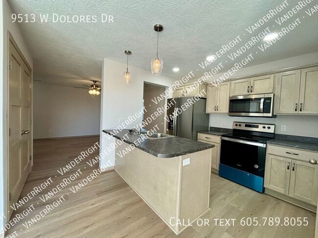 9513 W Dolores Dr