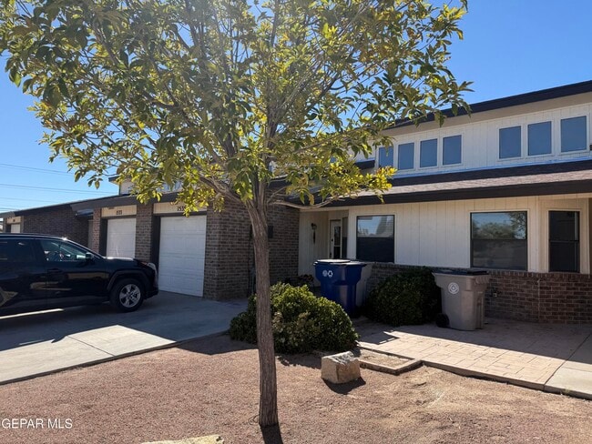 Photo - 1531 Common Dr