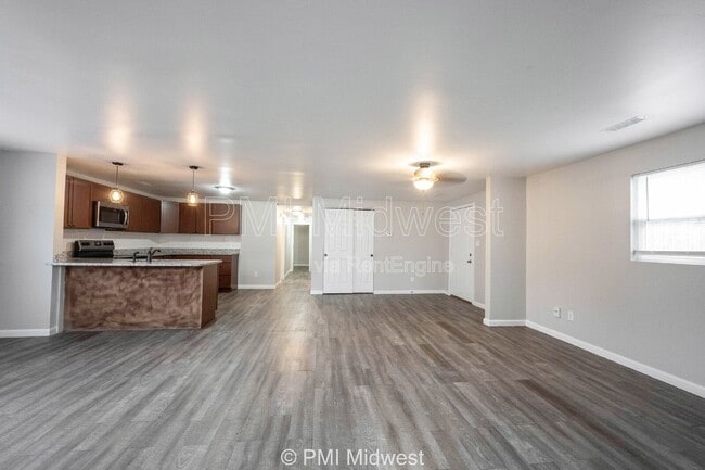 Photo - 955 N Traub Ave