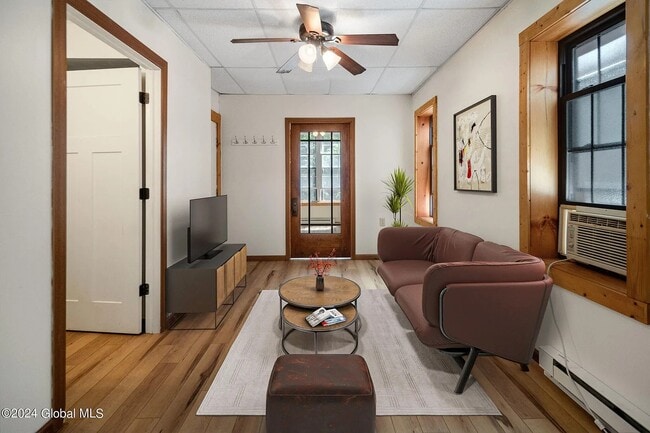 Building Photo - 181 4th St Unit 2