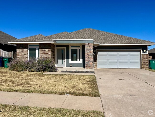 Building Photo - Luxury Home in Calm Springs Addition of Yukon