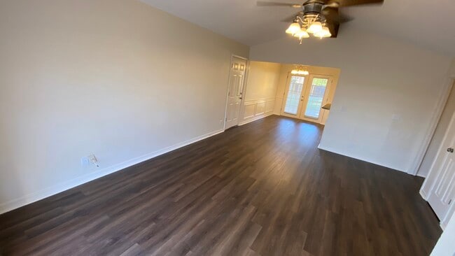 Photo - 1610 Christine Rd