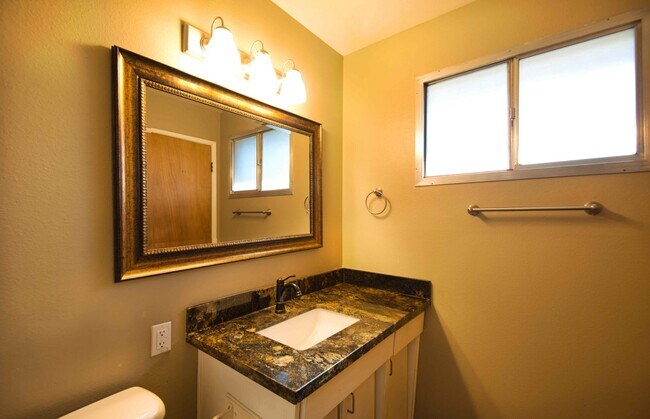 Photo - Charming 5-Bedroom Pool Home in Prime Tempe Location