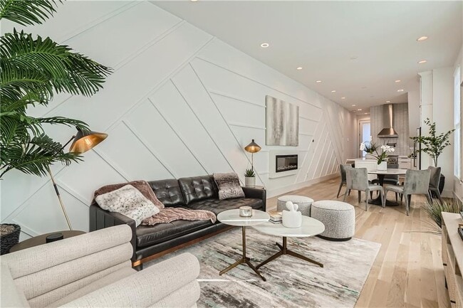 Photo - 997 Wylie St SE