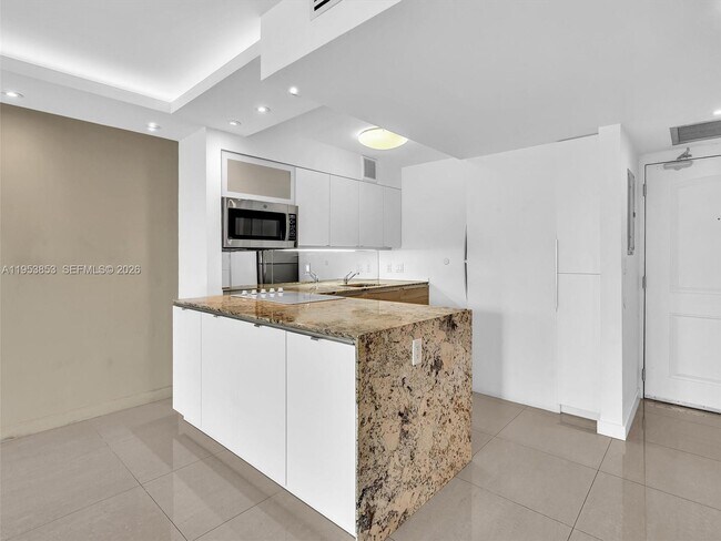 Building Photo - 100 Bayview Dr Unit 223