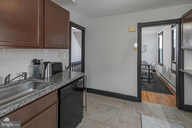 Photo - 357-359 Nassau St Unit APT A