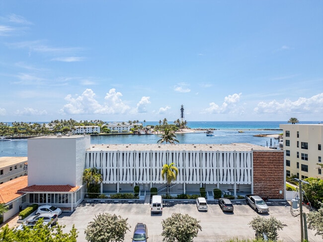 Building Photo - 2508 Bay Dr Unit 114