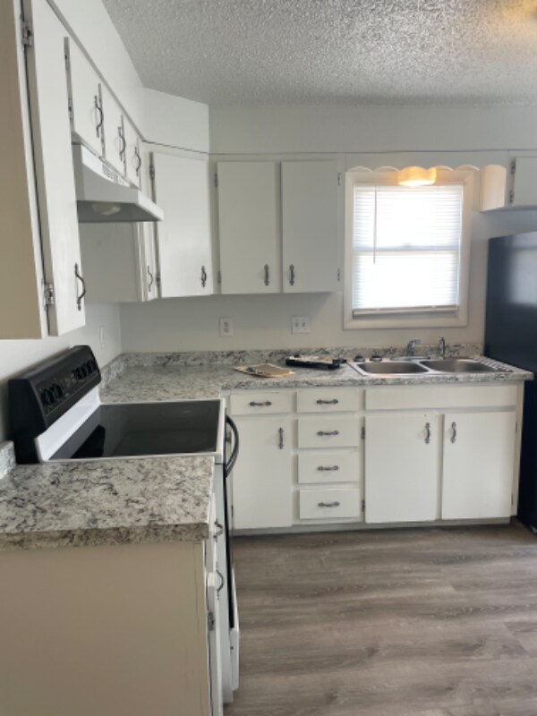 Photo - 111 Douglas St