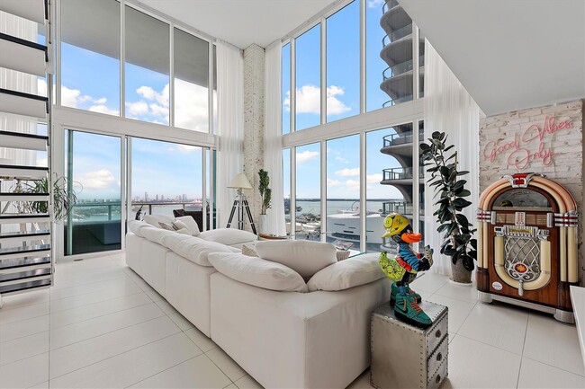 Building Photo - 1040 Biscayne Blvd Unit 2101