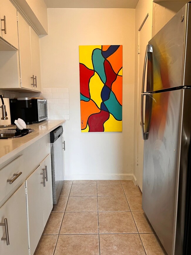 Building Photo - 306 Hawthorne St Unit 6
