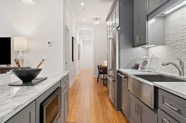 Photo - 1099 W Monroe St