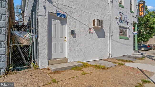 Building Photo - 4742 Richmond St Unit 1 - SECOND FLOOR Rental