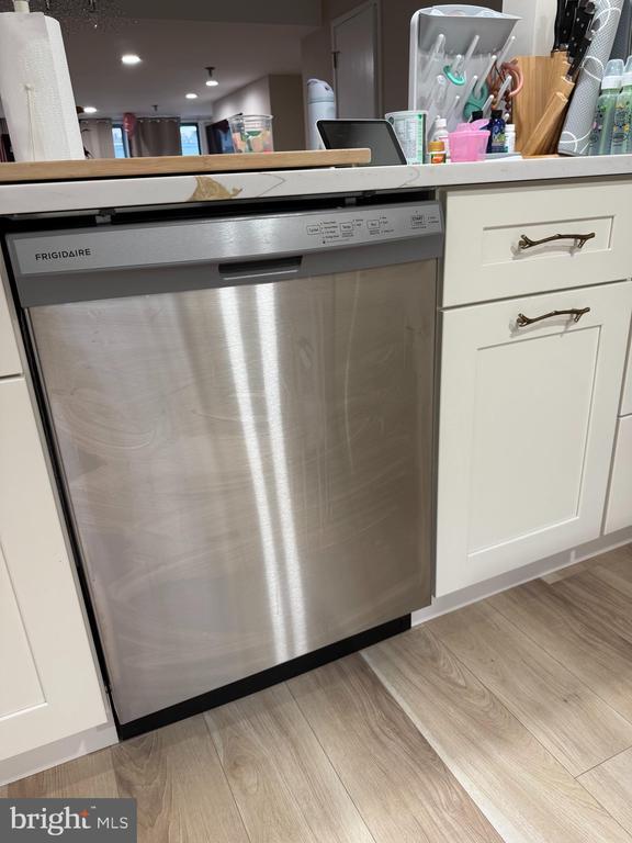 Photo - 7 N Christopher Columbus Blvd Unidad 212