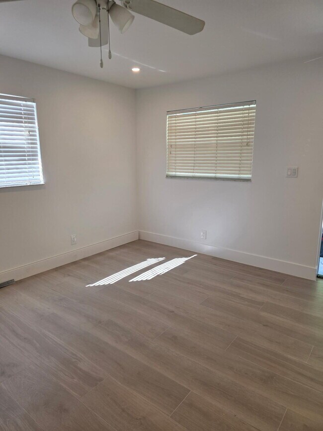 Photo - 2104 Dock St