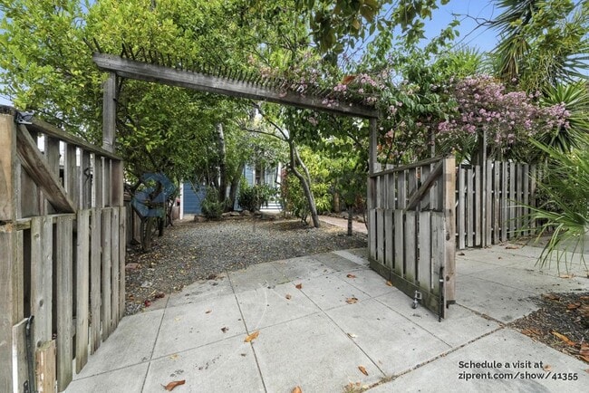 Building Photo - 2029 9th Ave Rental