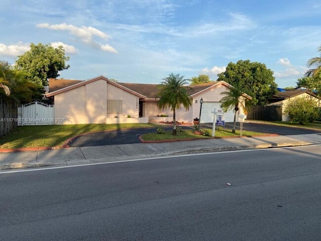 Photo - 11301 SW 132nd Ave