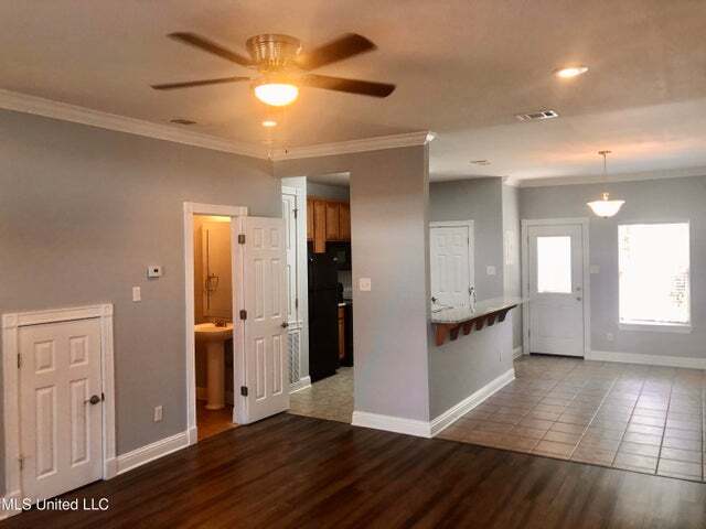 Photo - 1332 Tropical Cv