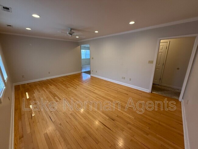140 Watkins St Unit Upstairs